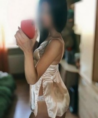 Сексуальная брюнетка с шаловливыми глазками и сочными губами готова окунуться в мир страсти и наслаждения вместе с тобой. Приглашаю в гости для незабываемого отдыха! 13511, 28 лет