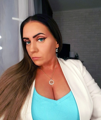 Живу в Москве и готова подарить тебе незабываемое удовольствие. В моих услугах есть все: от массажа до эротических игр. Я умею ощущать твои потребности и гарантирую полное удовлетворение. У меня есть отличные отзывы и фото, которые подтверждают мою красоту и опытность. Ты готов провести время с настоящей профессионалкой? 💋 2918, 35 лет